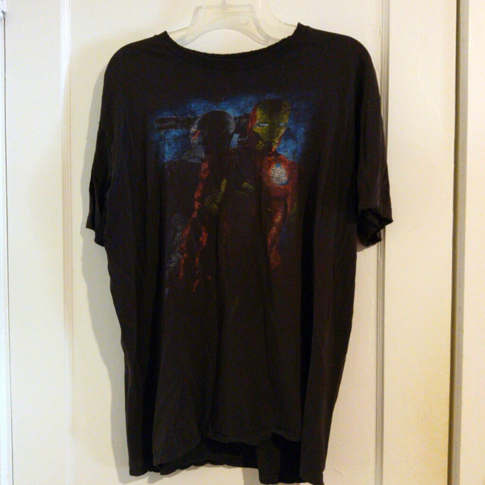 Distressed Iron Man 2 graphic tee size men's x-large